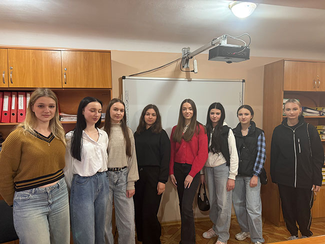 2025.05.08 Den vidkritih dverey